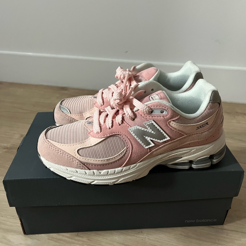 New Balance 2002r